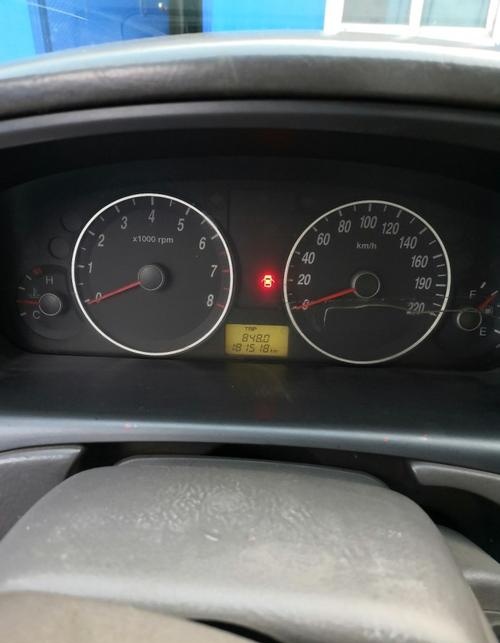 伊兰特汽车怠速多少?