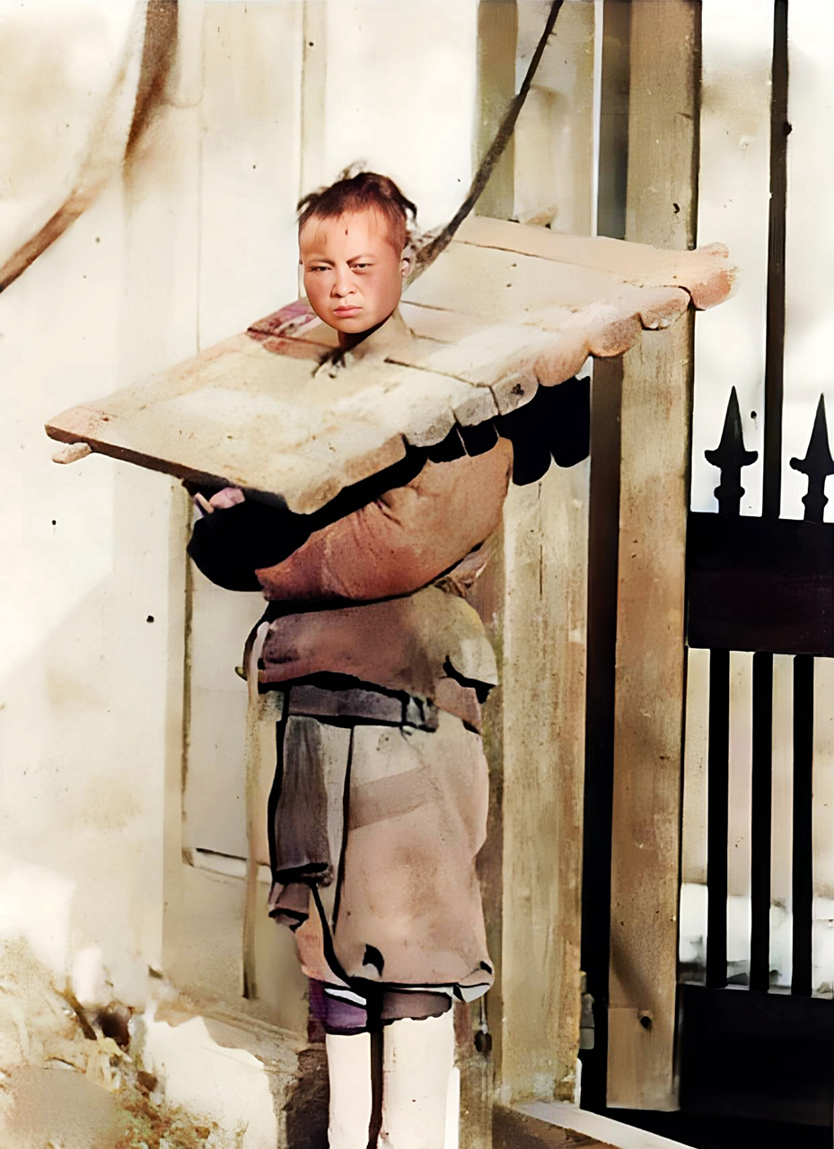 190年有个身怀绝技的犯人,肩上戴着30磅重的枷锁,却能镇定自若!