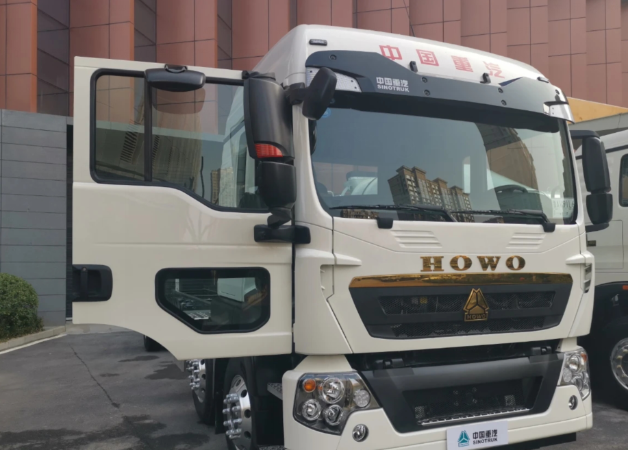 中国重汽豪沃tx开启工程车"生命之窗"
