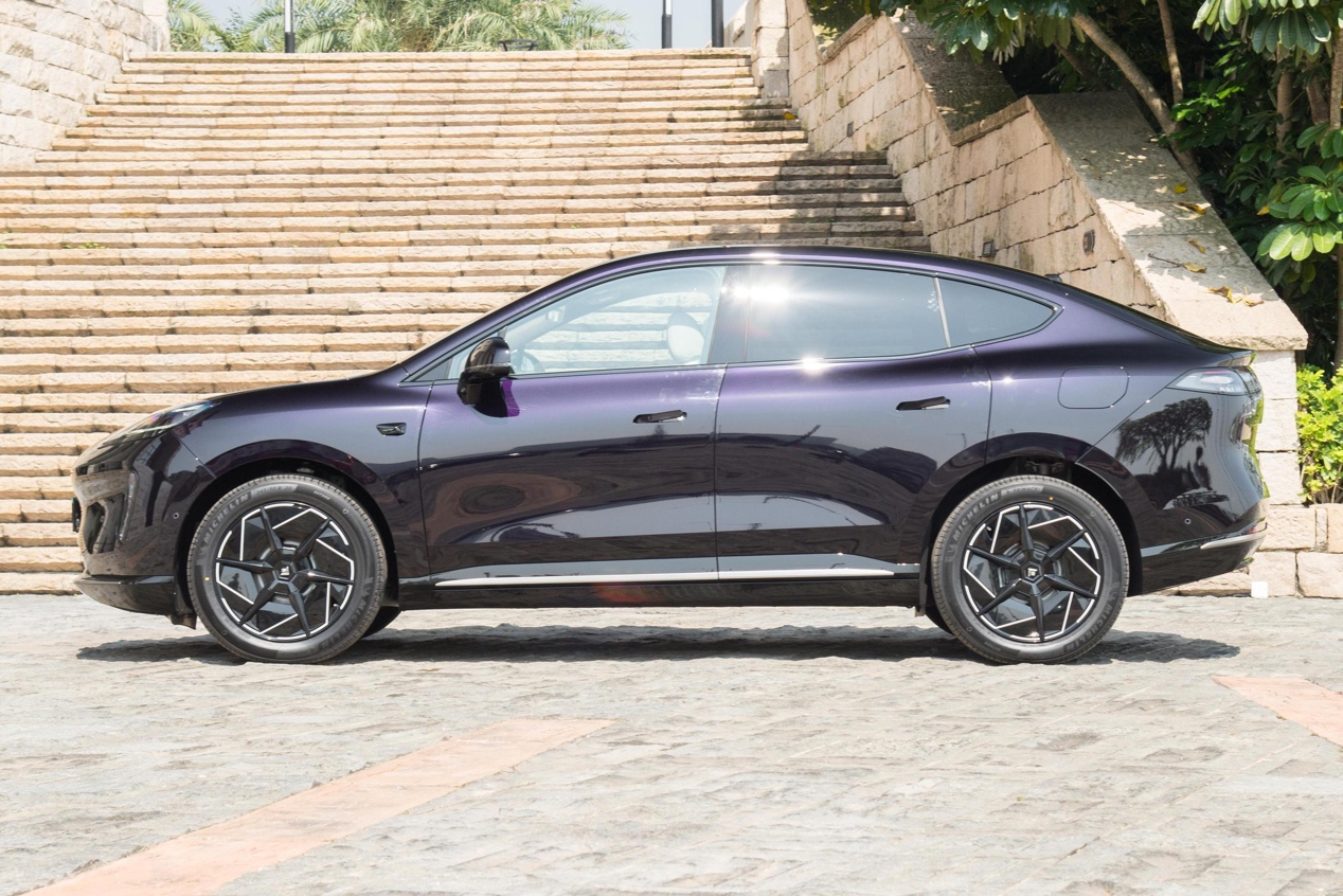 就问model y慌不慌!22万能买的鸥翼门中大型纯电suv要来了