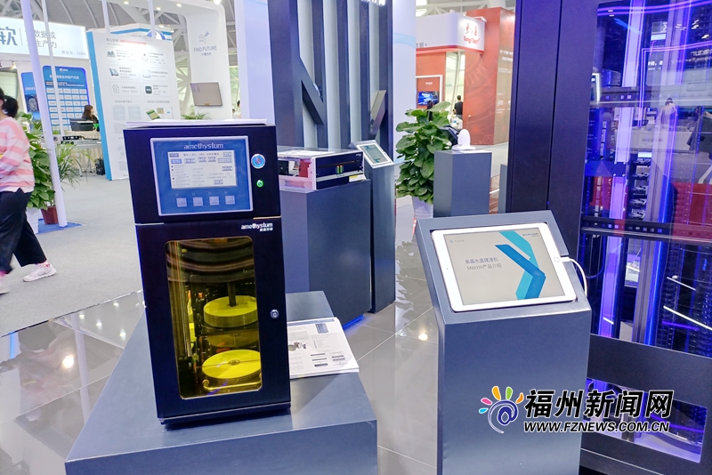 光存储设备亮相成果展 数据保存时间可达到50年