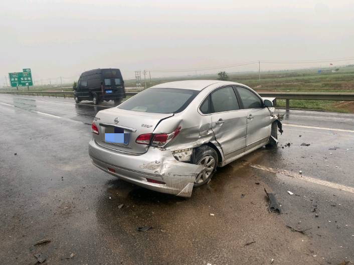 石某驾驶车牌号为鲁ep***6小型汽车,沿g18荣乌高速由西向东行驶至511