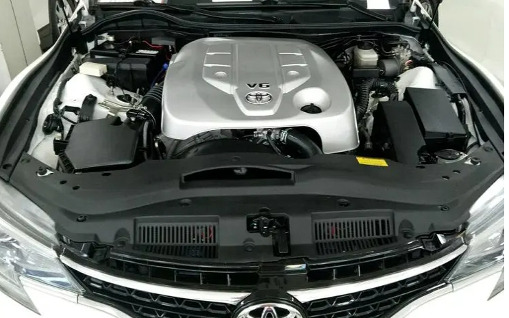 丰田锐志发动机钢印号码在哪里