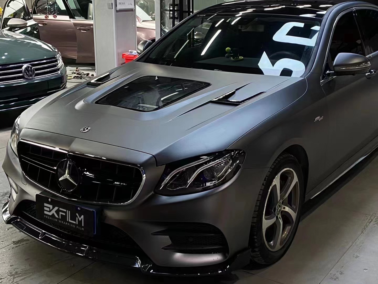 奔驰e- ekfilm改色膜amg山灰,帅气爆屏出击!