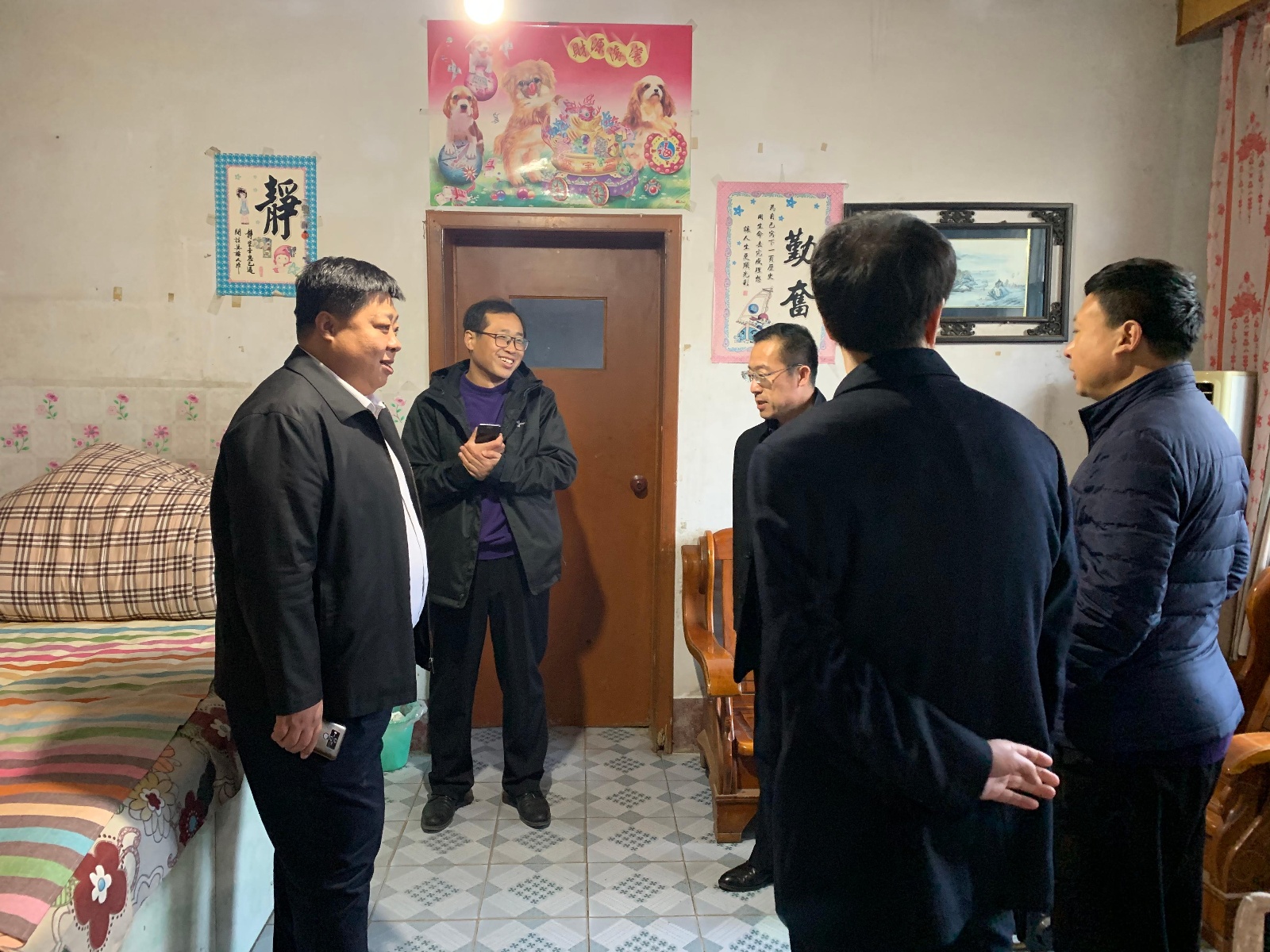 衡水市行政审批局党组书记,局长贾仪云到帮扶贫困村开展慰问活动