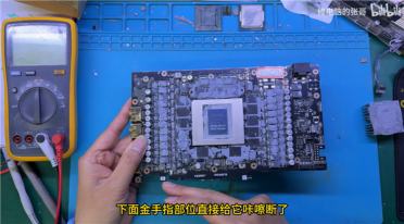 RTX 5090D PCIe金手指不翼而飞！换了个RTX 5090借尸还魂