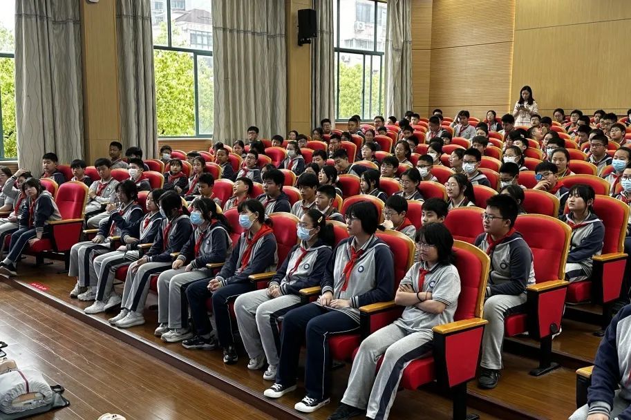 青春守护,"救"在身边——上海市吴泾中学急救安全实训演练