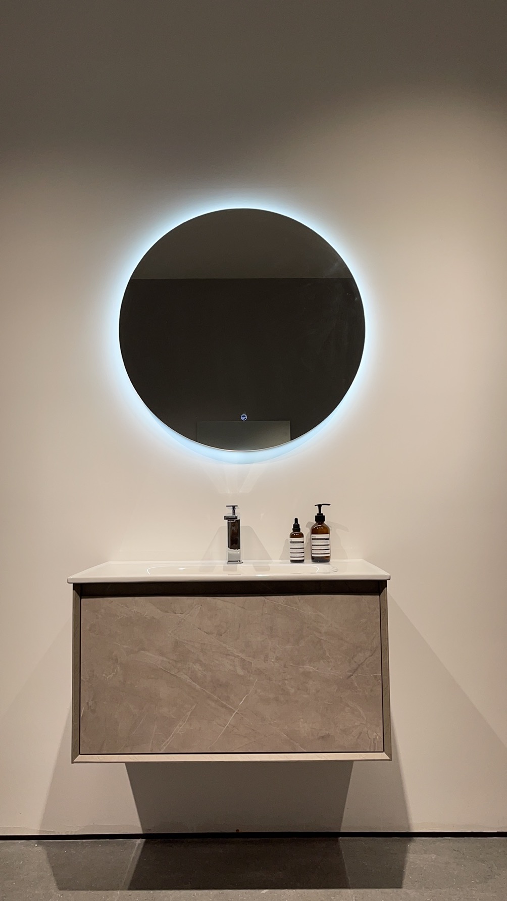 绝美北欧极简浴室柜智能灯镜