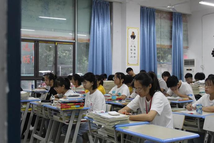 不负青春,扬帆再起航!合肥龙翔高复学校火爆开学