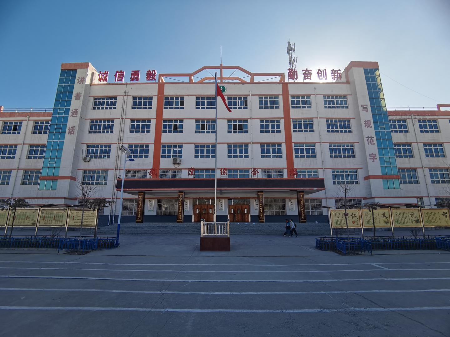 坚守和创新:青年教师已成长为广河四中教师队伍主力军