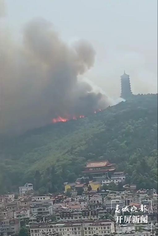 曲靖寥廓山着火图片