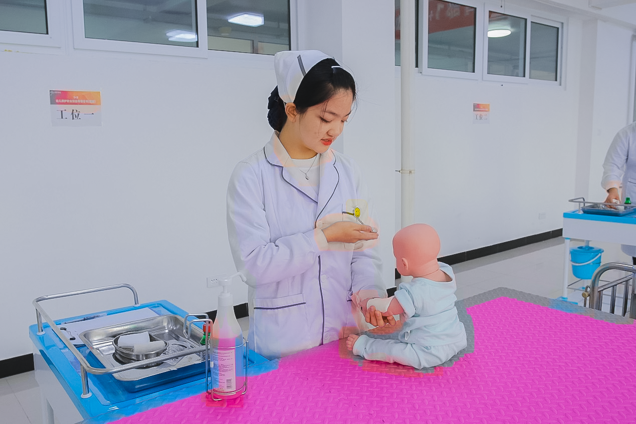 1 x幼儿照护初级实操中烫伤的初步处理如何操作?