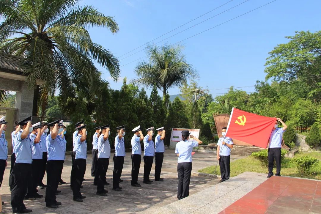 致敬·缅怀·奋进|勐腊县公安局组织开展"弘扬英烈精神,传承红色基因"
