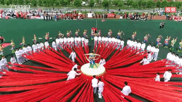 5米巨鼓上表演敦煌飞天 上百红绸环绕庆党百年 不久前 陕西西安西京