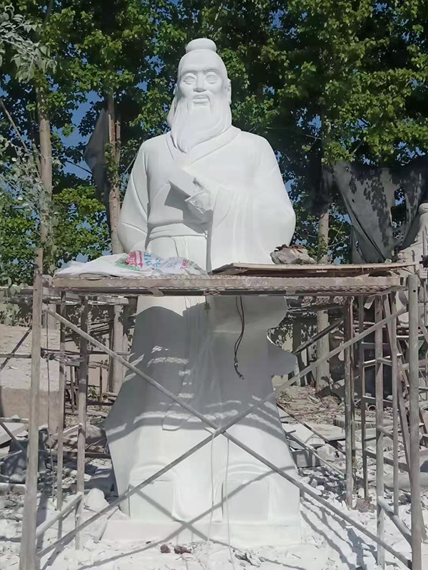 张仲景石雕塑