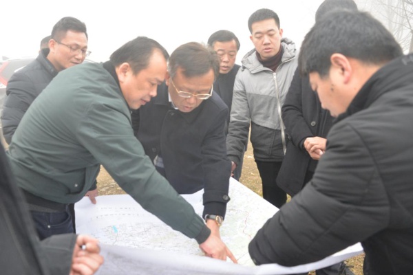 吴建春调研黄坪山-七峰山旅游公路