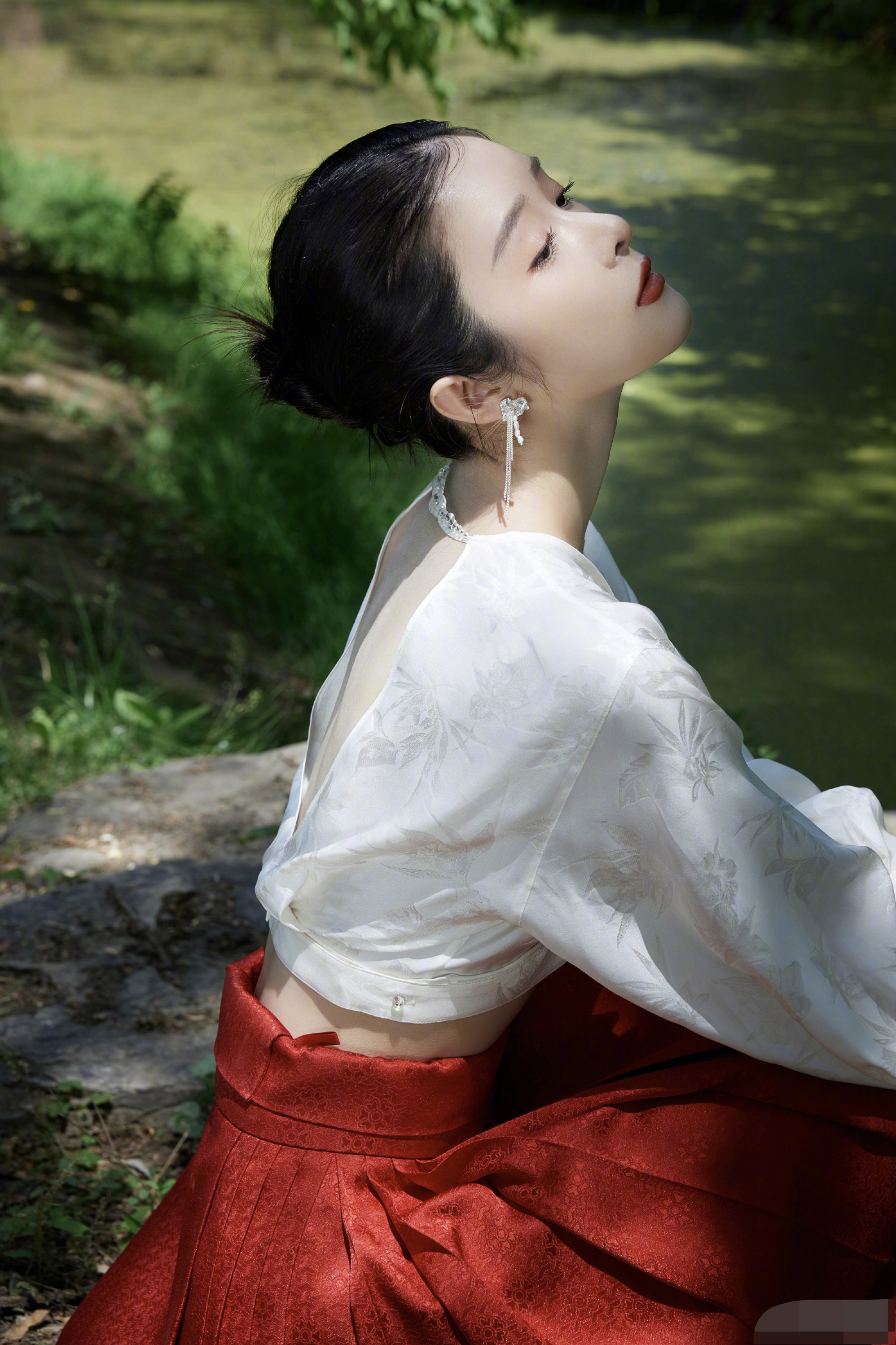 徐娇红色马面裙,出席华表奖让人吸睛移不开眼睛!