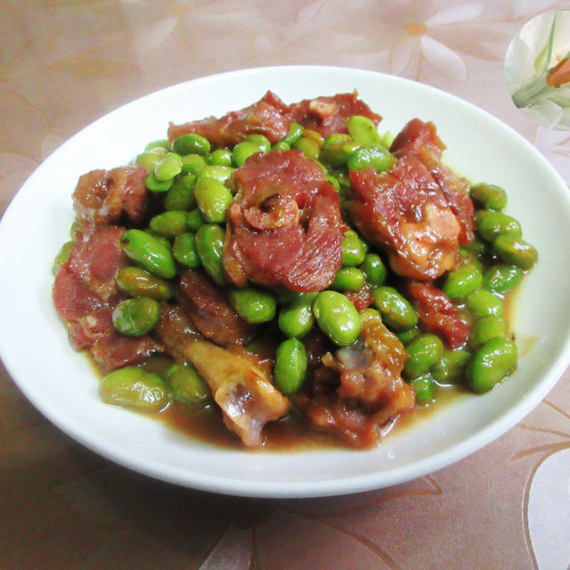 腊鸭腿烧毛豆,喷香下饭,可口美味