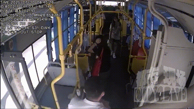 上午8时39分,事发南昌一公交车上!