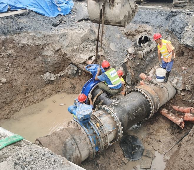 自来水供水管网清洗,冲洗,清管清除管道管壁污垢,水锈施工!