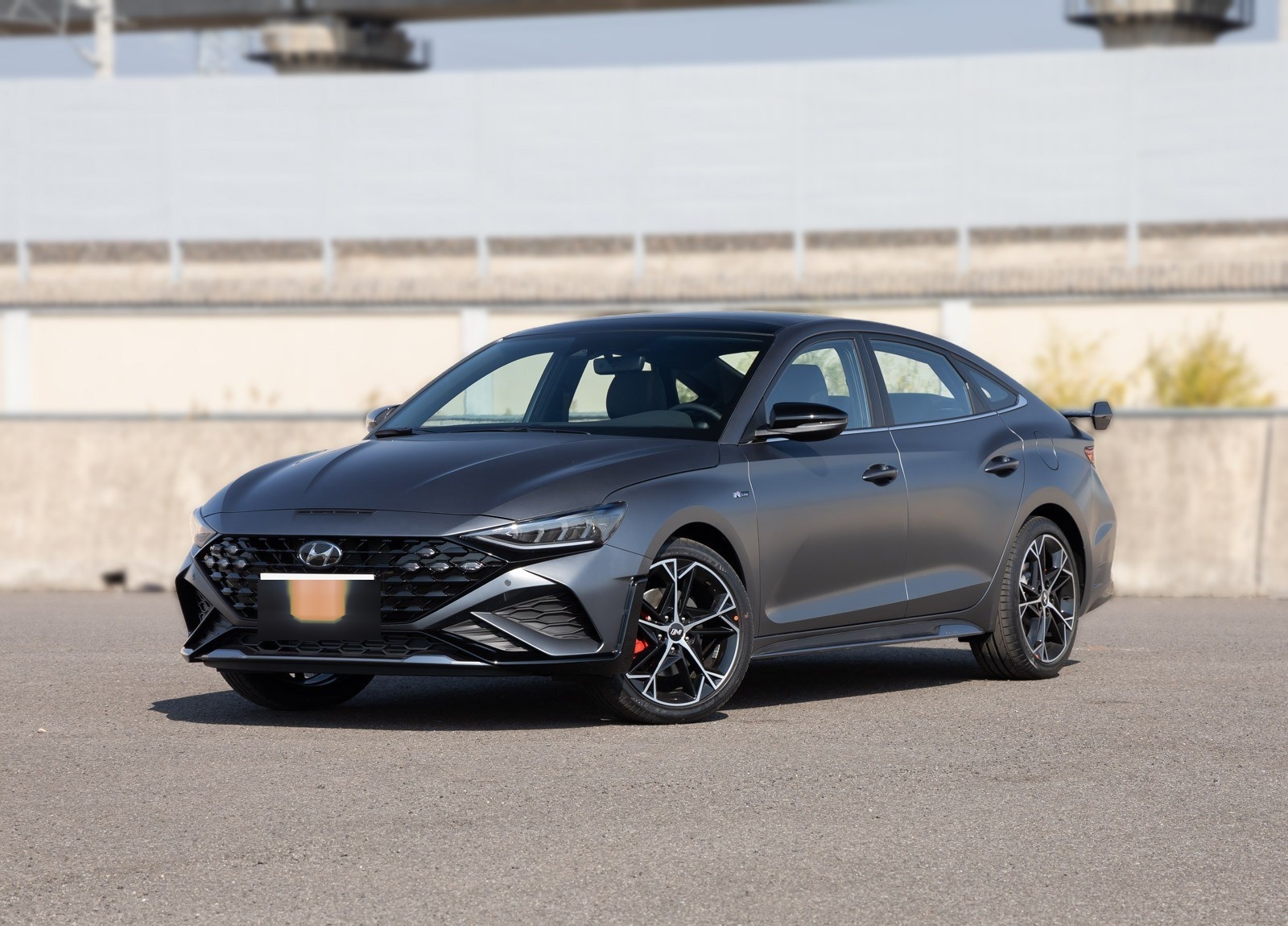 三条杠的车标是什么车