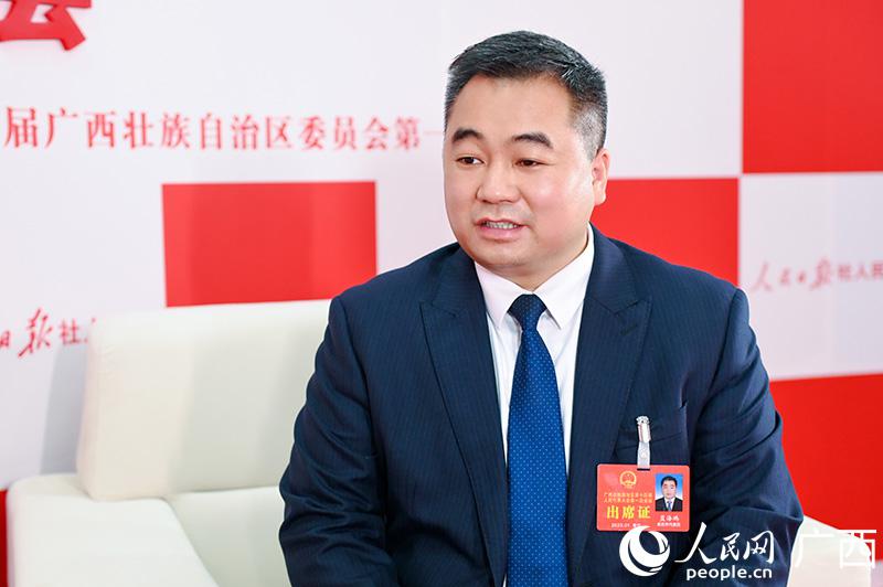 人民网专访广西人大代表,来宾市兴宾区区长蓝海鹏
