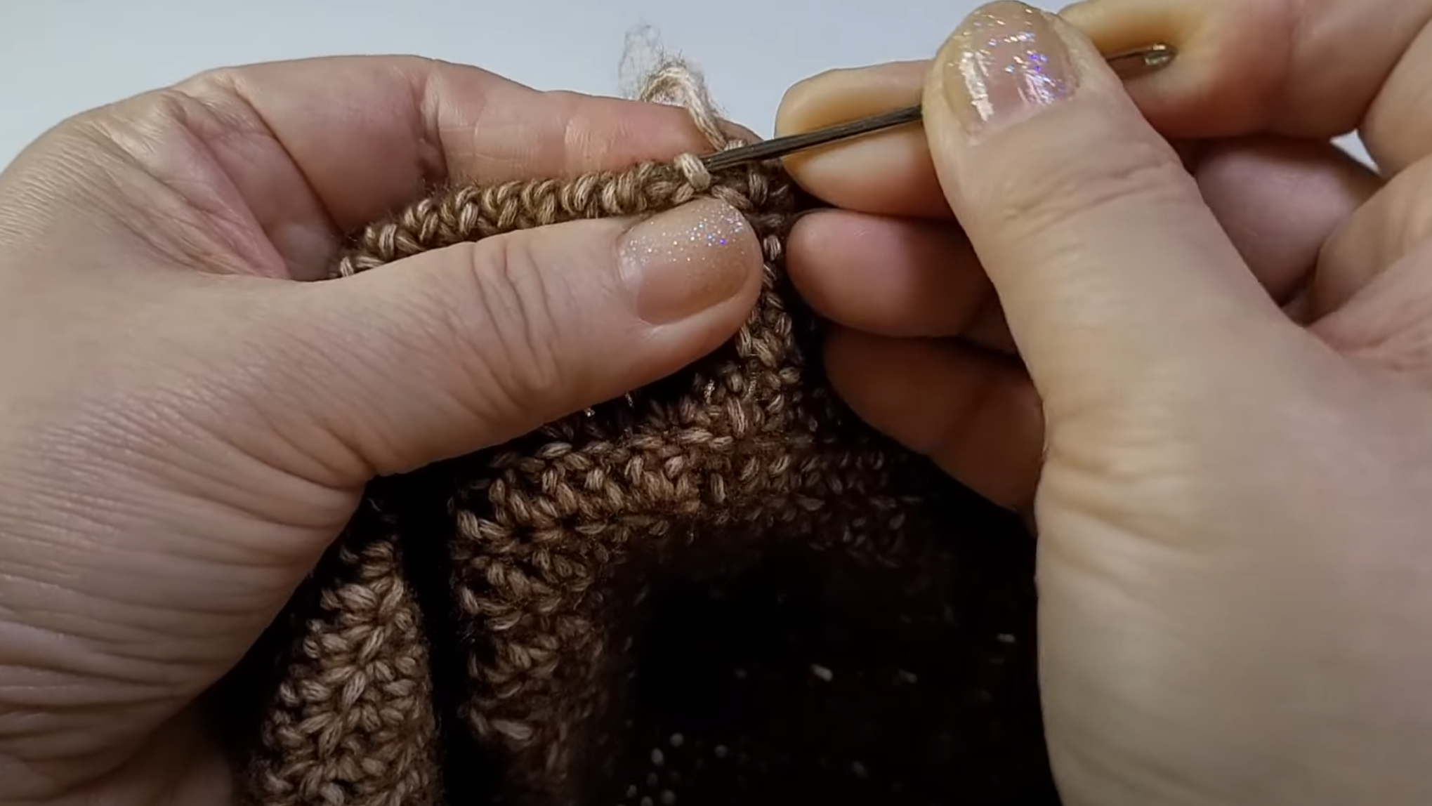 戴对了帽子可以提升气质,小编格纹桶帽教程,颜值在线有型有款