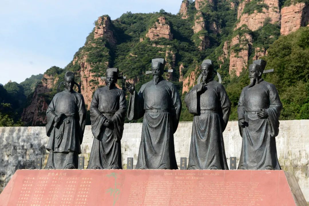 平湖飞瀑翠满山 中华五杰文脉长