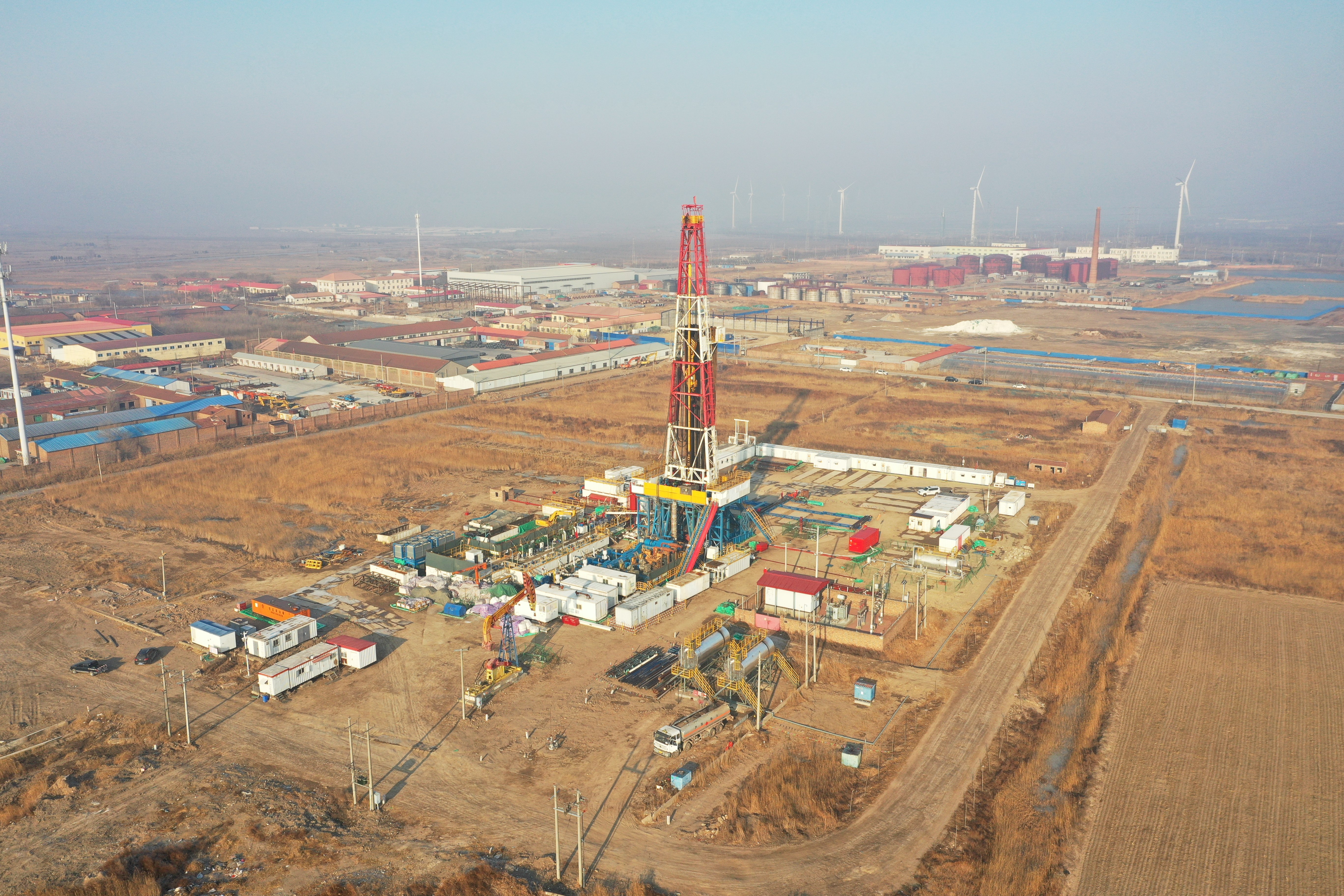 (经济)大港油田建成10万吨级页岩油效益开发示范平台