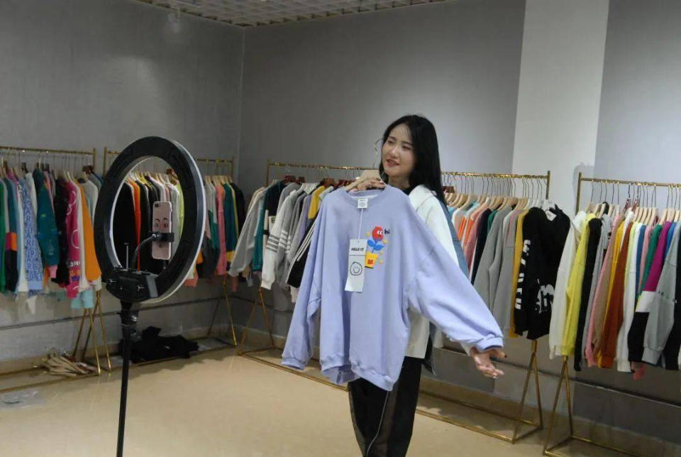 中国服装第一街杭州四季青现直播禁令 服饰批发市场何以决裂直播
