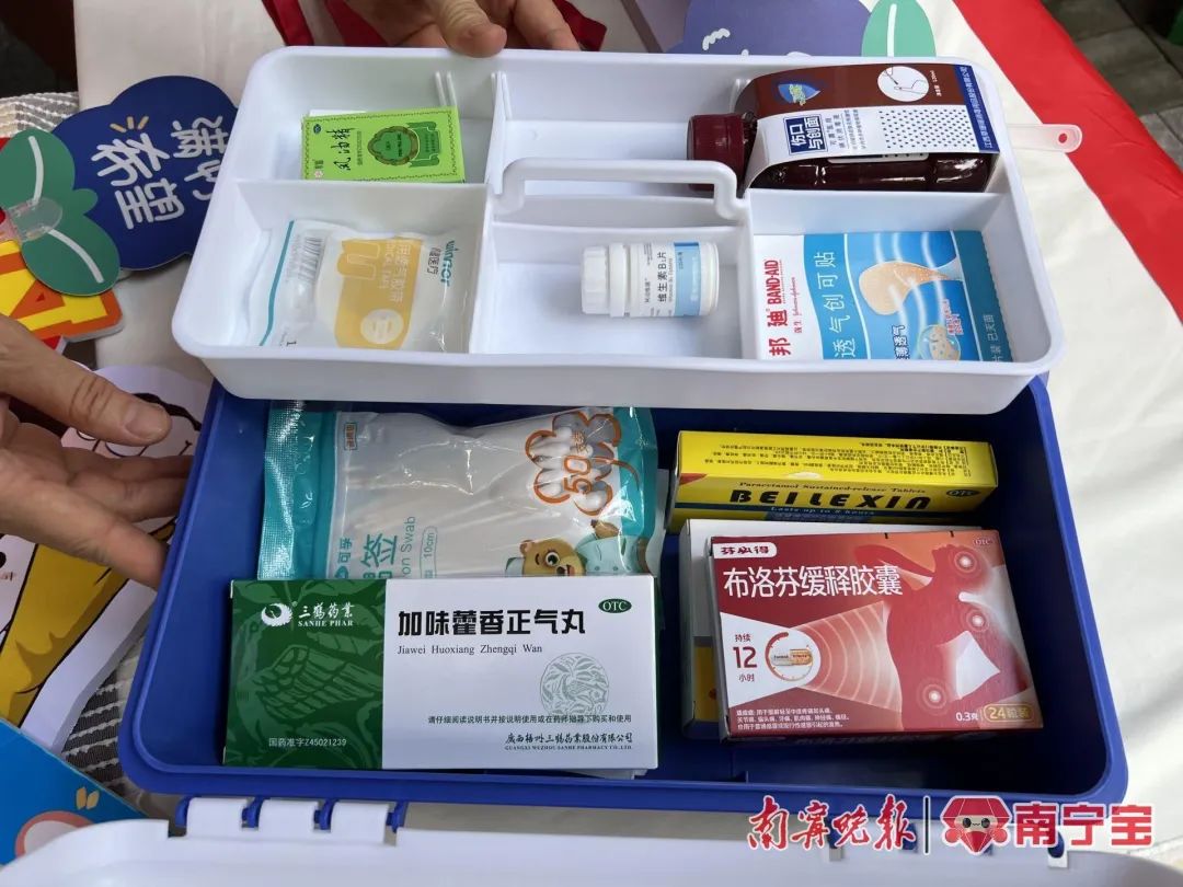贴心"百宝箱" 暖心服务,南宁市青年志愿者爱心助考