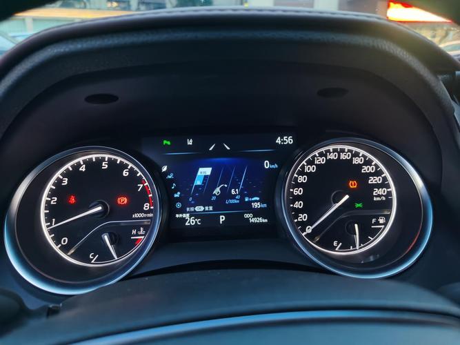 奔驰eco一直黄灯不变绿是什么原因