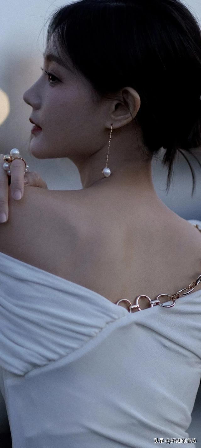 李一桐壁纸精选,美背美图集