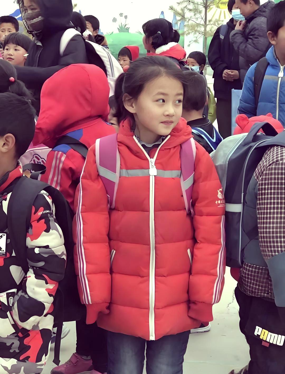 7岁网红铁嘉欣拒百万签约?她的父母做了什么选择震撼全网!