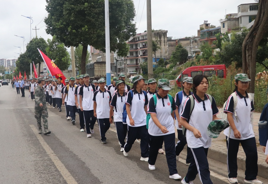 多图|惠水民族中学:铁骨迎蜕变 飒爽炫青春