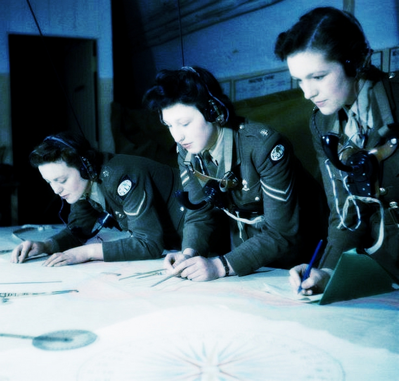 二战时期的英国女兵也很喜欢战斗的新动向!