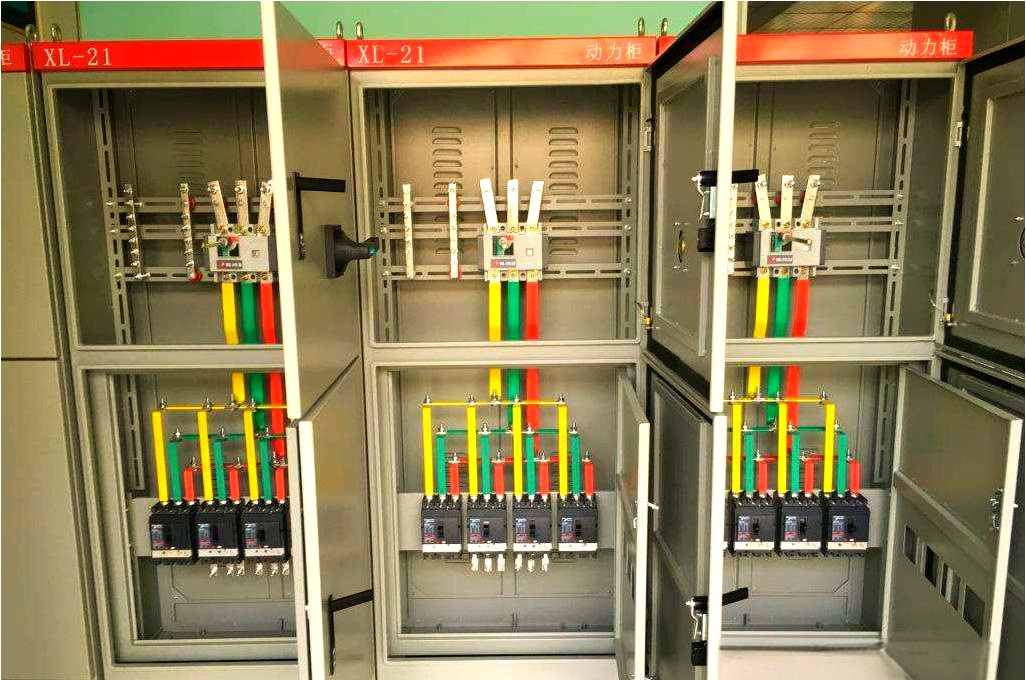 安装低压配电盘(箱)的安全与规范要求