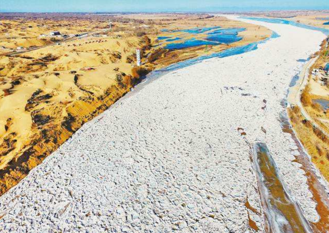 库布齐沙漠发大水,出现了大面积的冰河,是从哪里来的?
