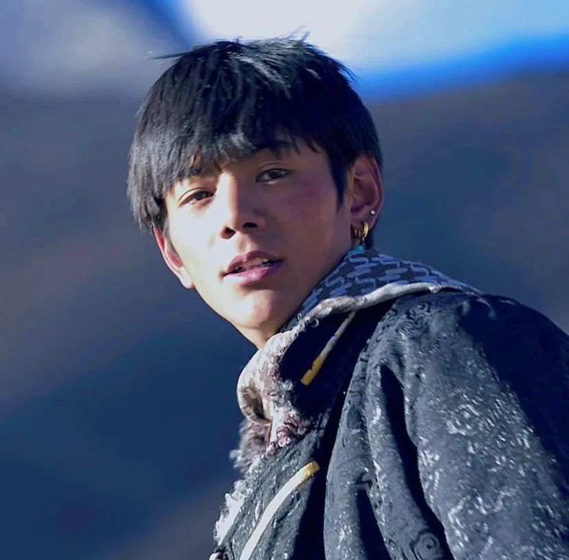 一个被保护的少年,热搜中的理塘丁真