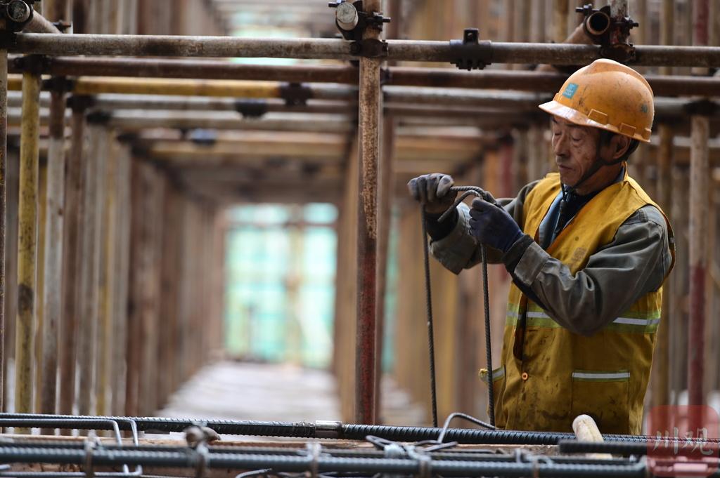 视频|城市建设者建筑工人冬日忙