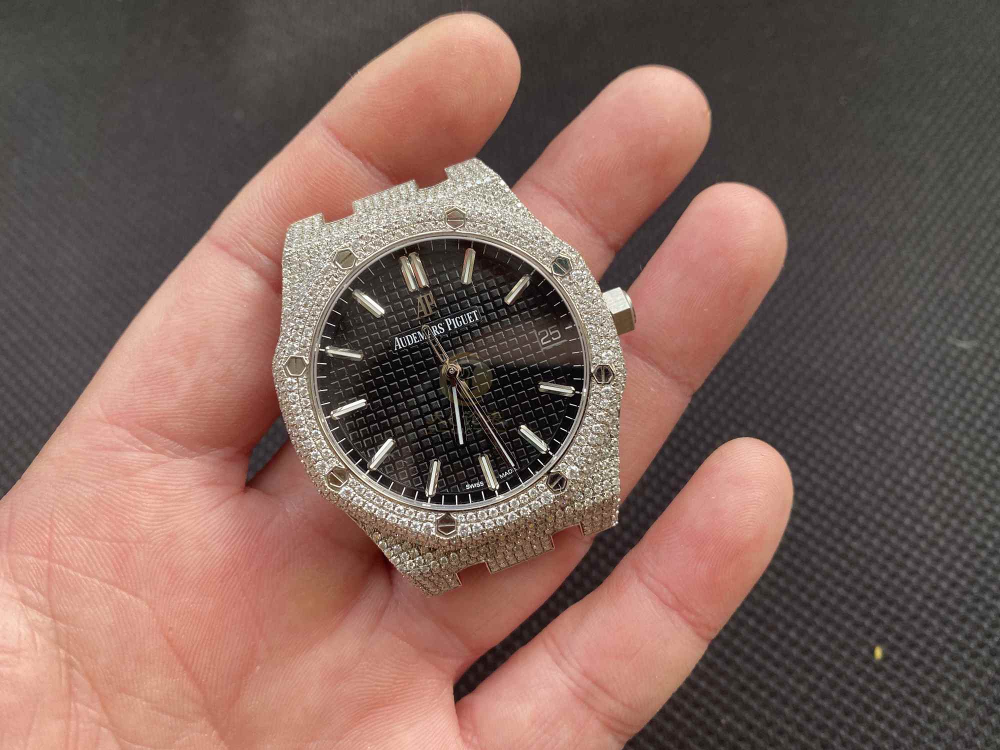 大c论表爱彼15500后镶钻男人腕间的珠宝