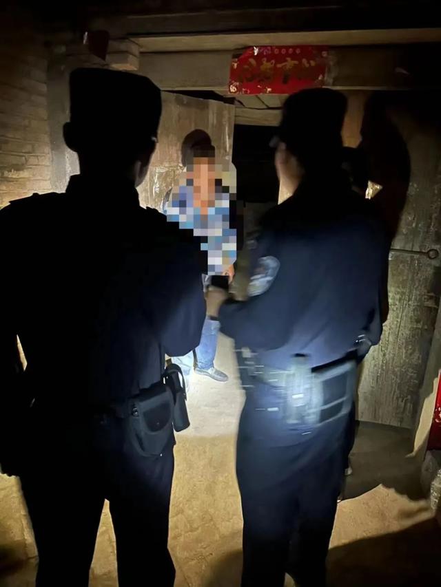 冠县人民法院开展执行夜袭行动拘传8人