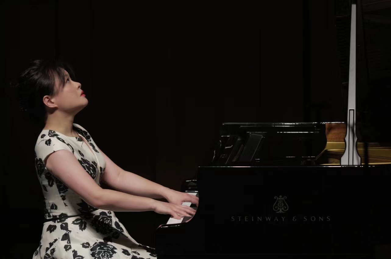 这场独奏会"用料十足"!钢琴家江晨演绎高度浓缩的法国键盘史