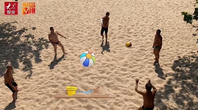 青岛新特产"巧克力大爷"火了!网友:每个大爷身上都有几条"人命"