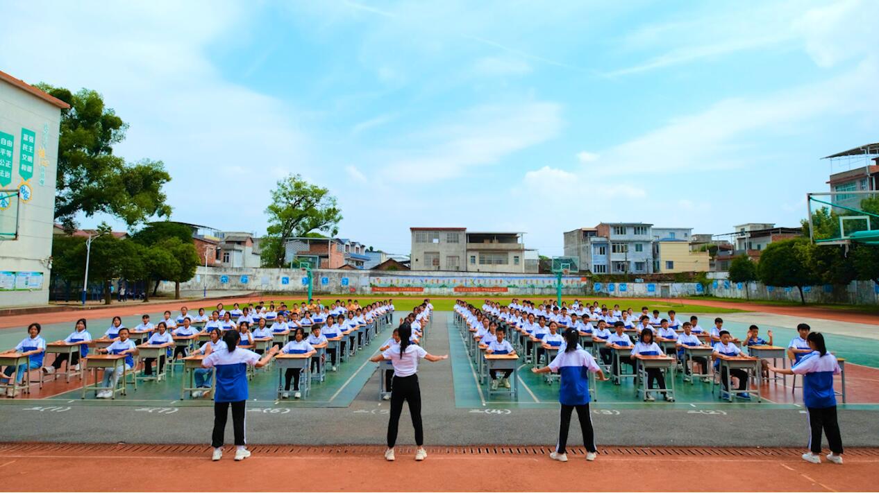 「文明实践」临桂两江:两江初中课间手操"精忠报国"