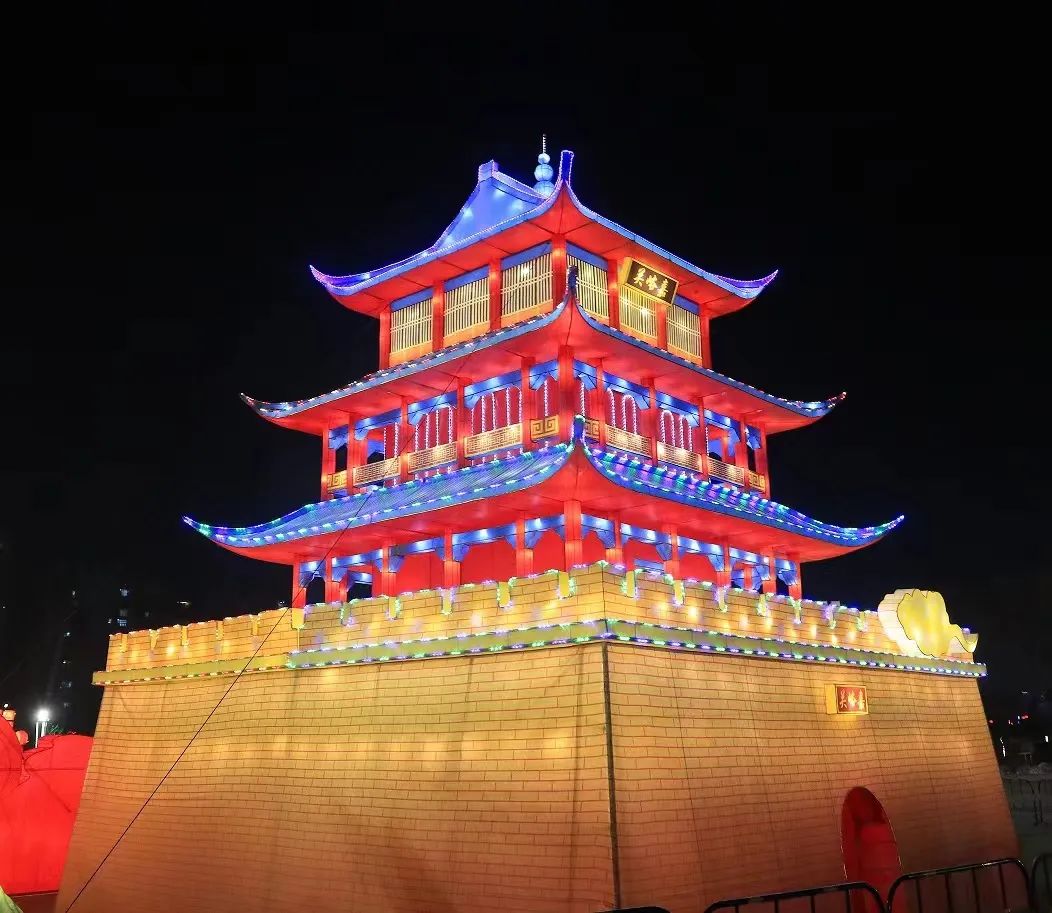 嘉峪关过年怎么玩?超全攻略来了!烟花秀,赏灯花,舞龙舞狮扭秧歌.