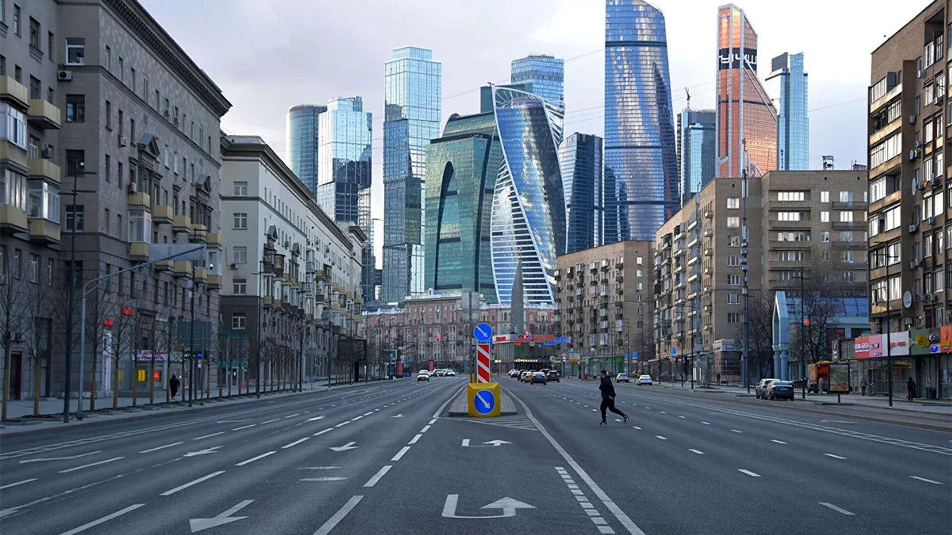 莫斯科城地区遭乌克兰无人机袭击后交通被封锁
