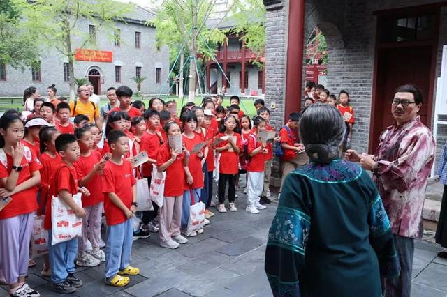 武汉革命博物馆"红巷苗苗研学营"火热开营