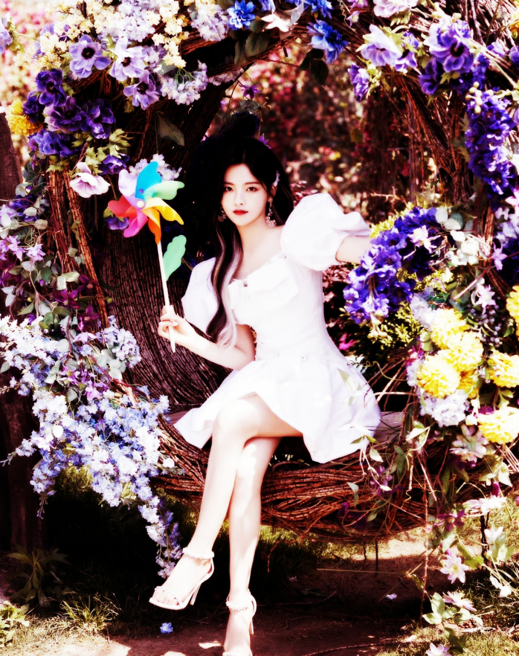 杨超越白色长裙搭配高跟鞋,好华丽!