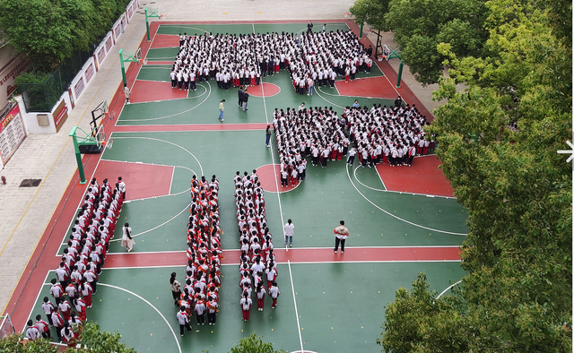 南阳市第十五小学校安全疏散应急演练
